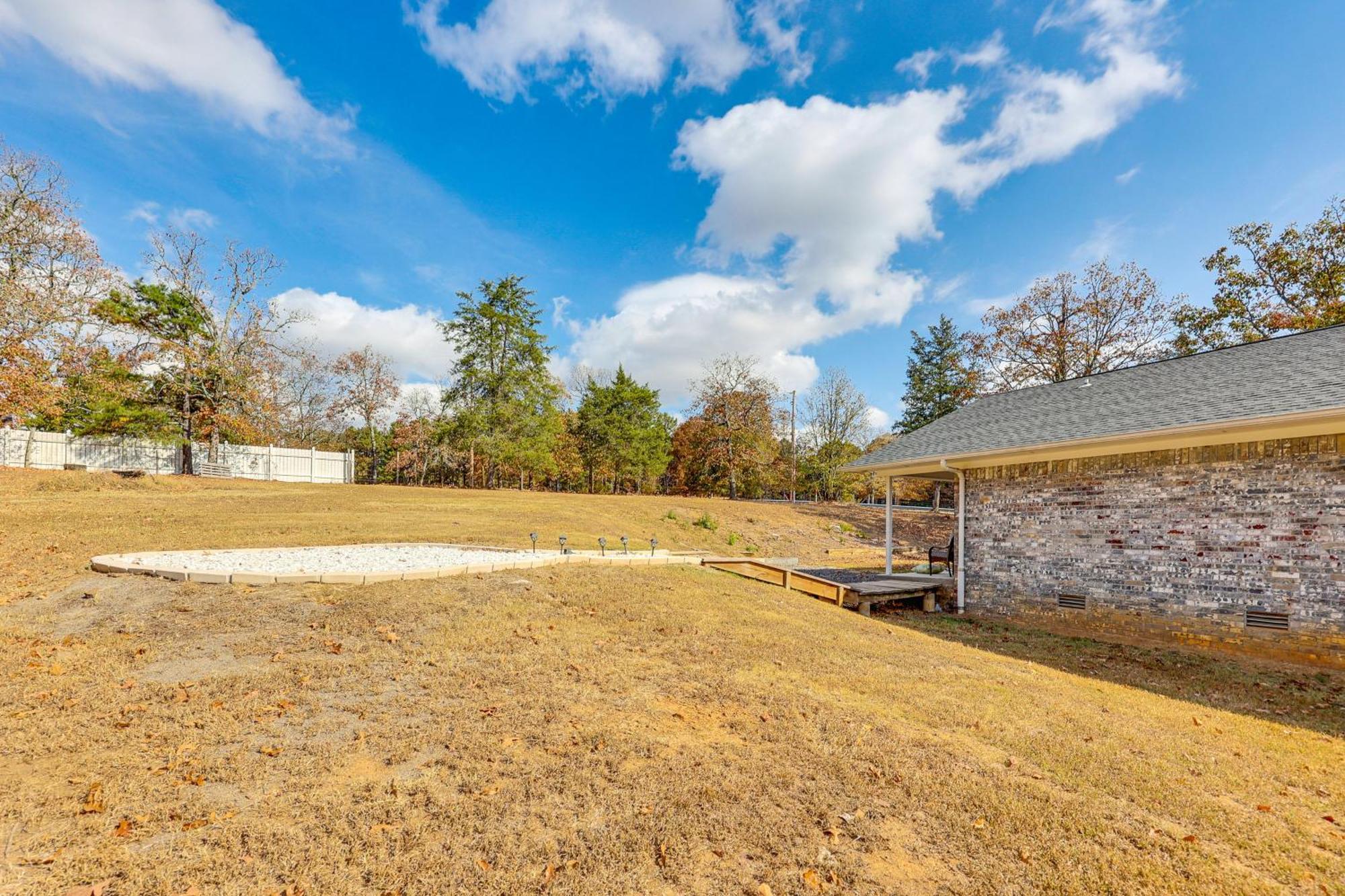 Near Lake Dardanelle Updated Home With Large Yard! Ръселвил Екстериор снимка