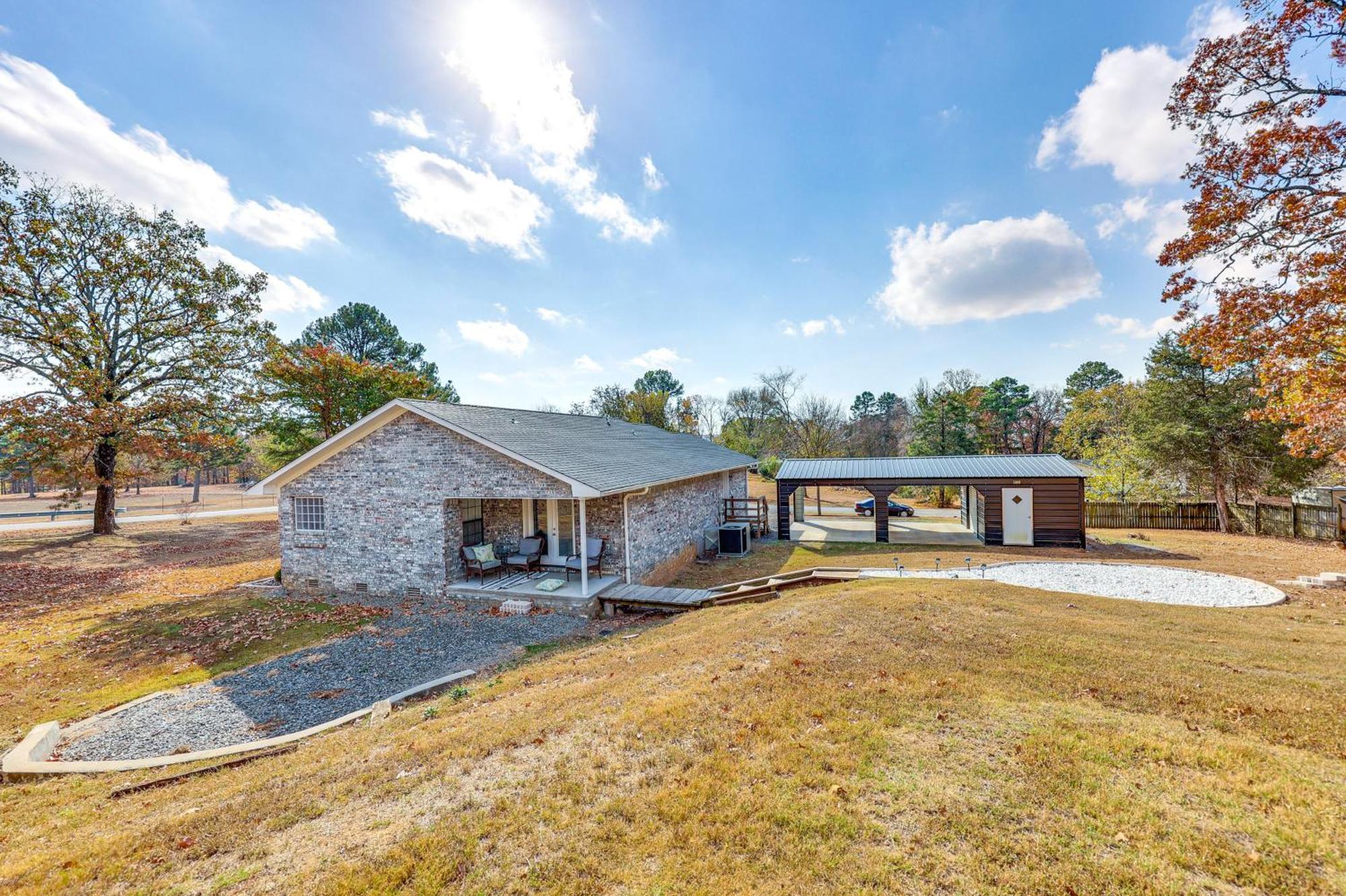 Near Lake Dardanelle Updated Home With Large Yard! Ръселвил Екстериор снимка